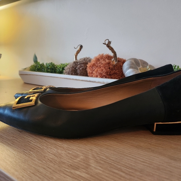 Tory Burch Gigi Flats - Picture 2 of 4